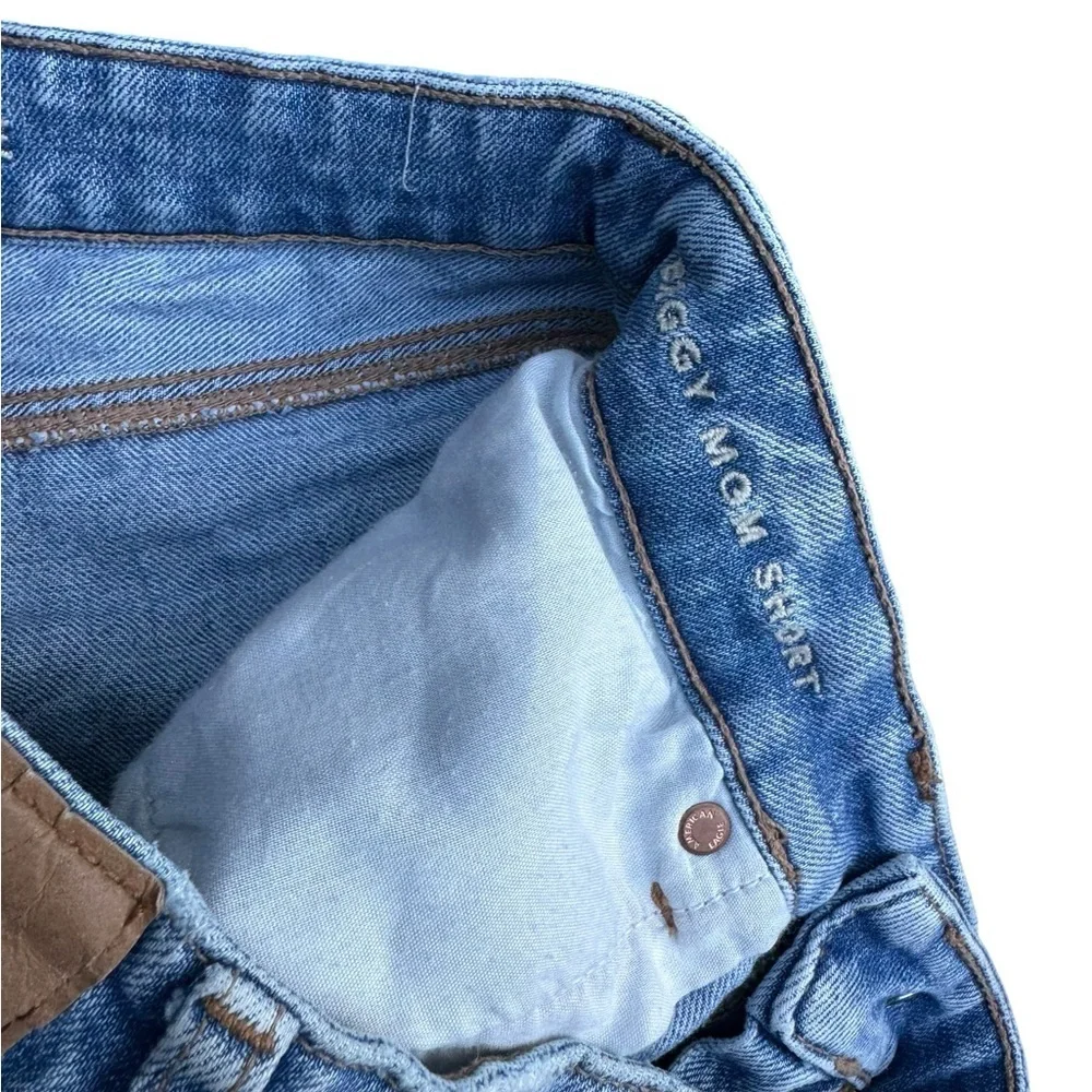 American Eagle Distressed Denim Jean Baggy Mom Shorts High Rise - Size 4